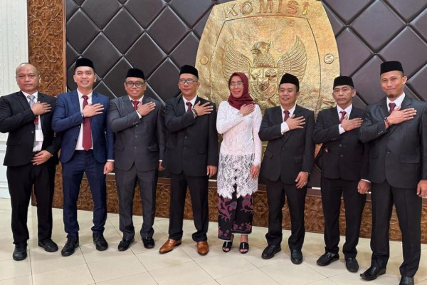 Tujuh Anggota KPU Provinsi Sulawesi Selatan Periode 2023-2028 Resmi Dilantik