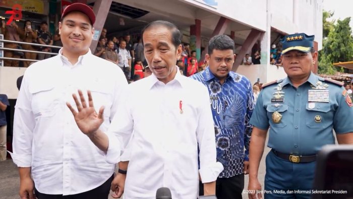 Presiden Jokowi Cek Harga Pangan di Pasar Sukaramai Medan
