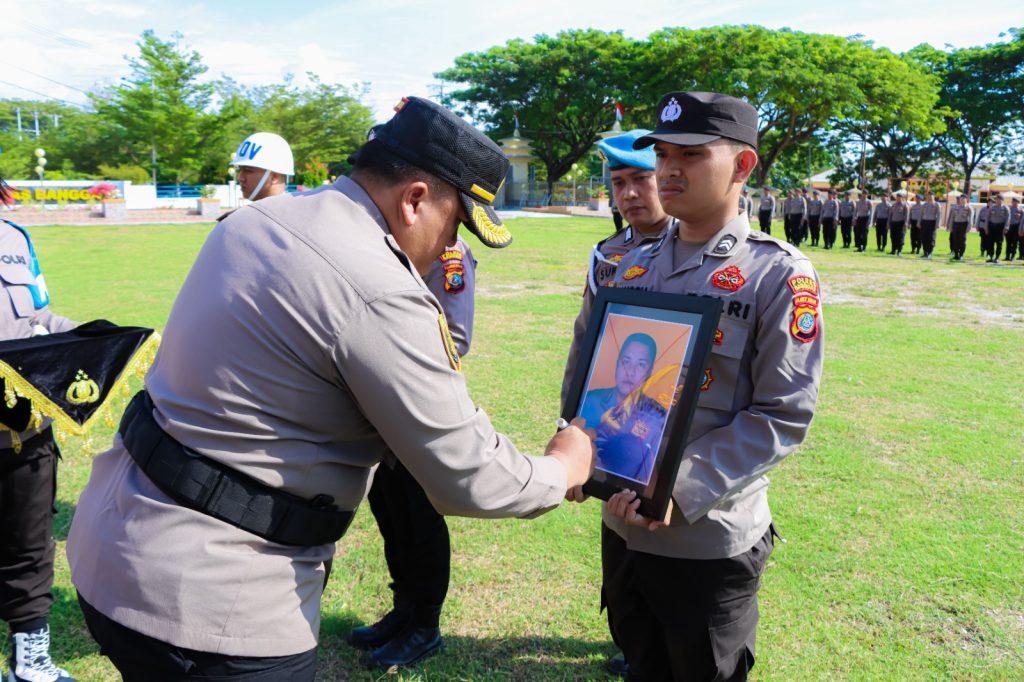 Pimpin Upacara PTDH Tiga Anggota Polres Banggai, Kapolres Sampaikan Ini