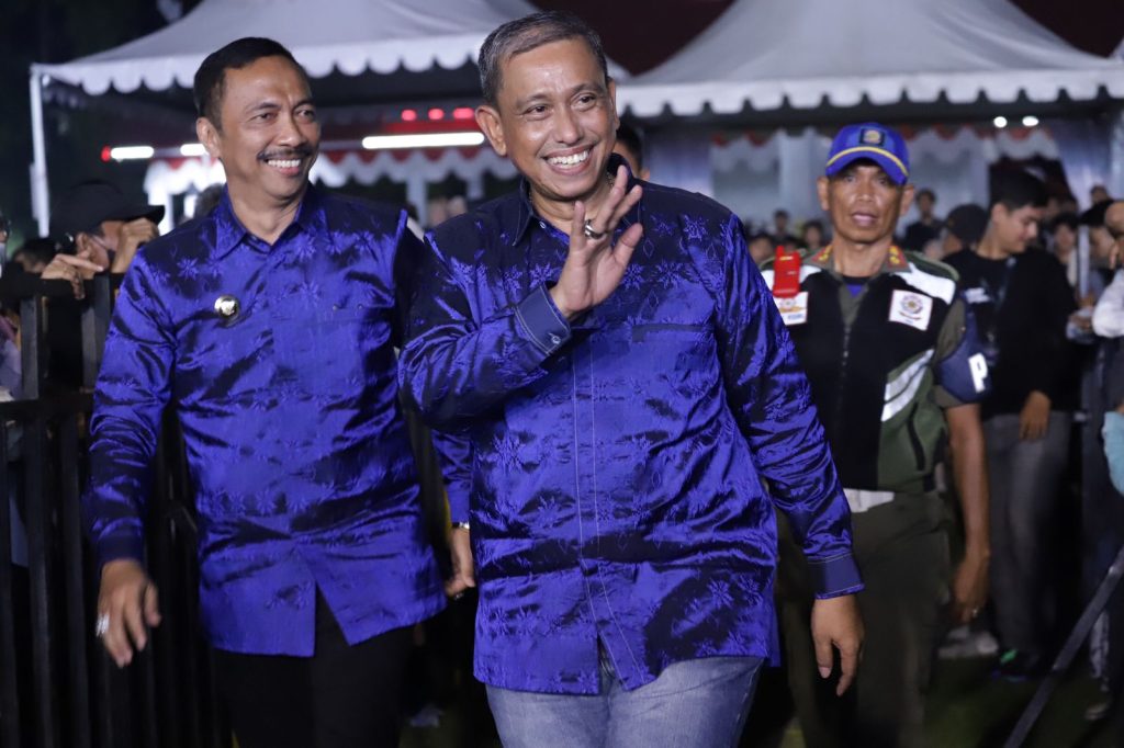 Hibur Masyarakat Wajo, Duo Amran Duet D’Masiv Nyanyikan Lagu Jangan Menyerah