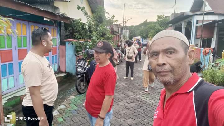 Lurah Kapasa Raya Kerja Bakti bersama Warga di Wilayah RW 03 Batudoang