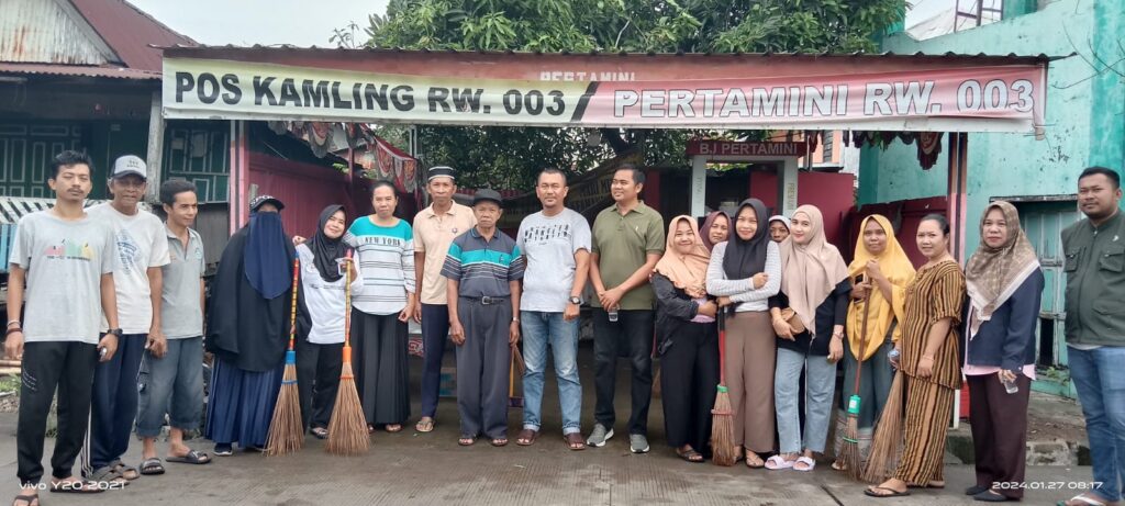Lurah Untia Pimpin Kerja Bakti Persiapan Penilaian Adipura