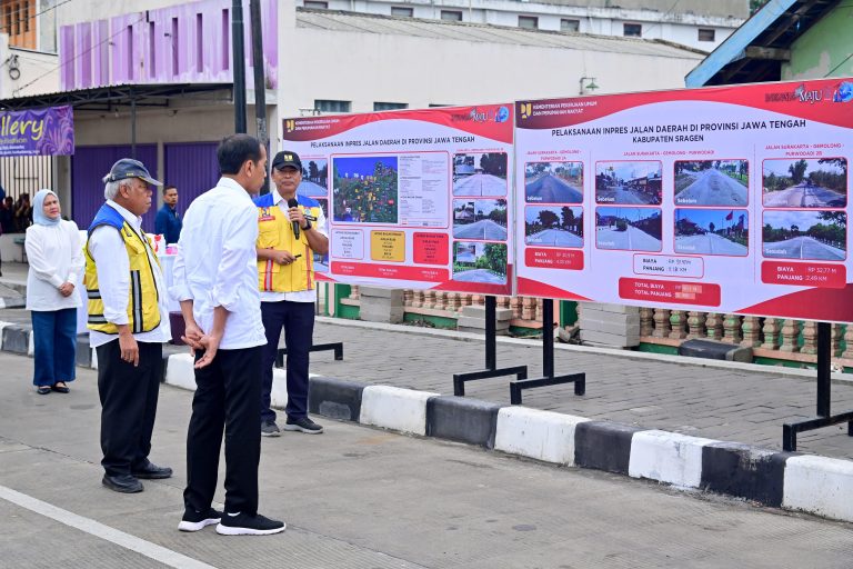 Presiden Jokowi Tinjau Ruas Jalan Surakarta-Gemolong-Purwodadi