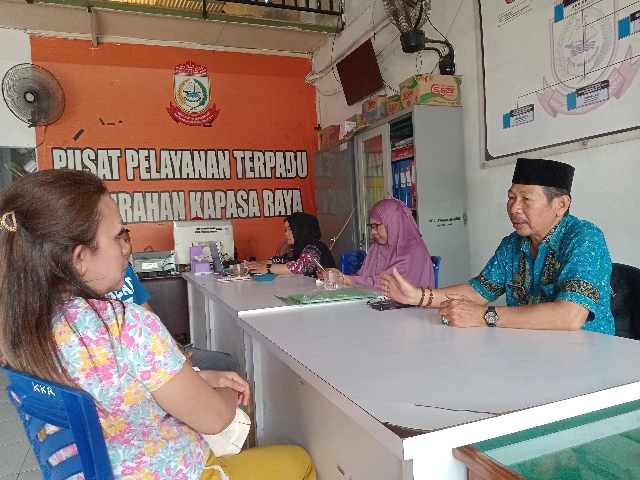 Usai Sentuh Hati, Lurah Kapasa Raya Kembali Melayani Masyarakat di Kantor