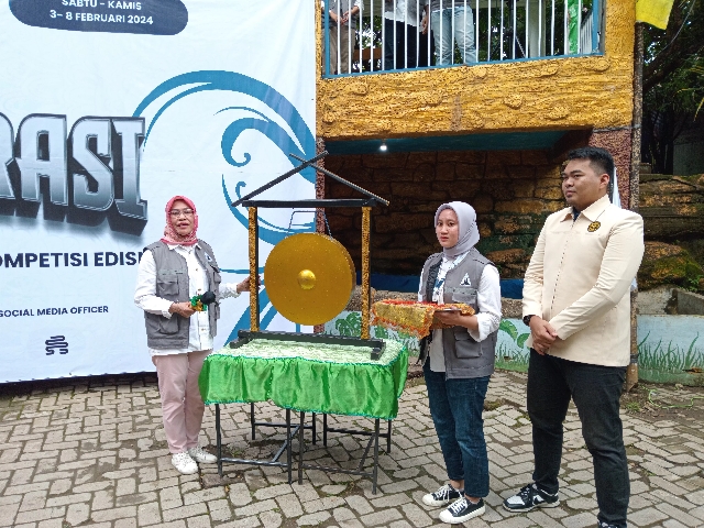 Kepala SMPN 30 Makassar Hijriah Enang Buka Kegiatan Akselerasi 1