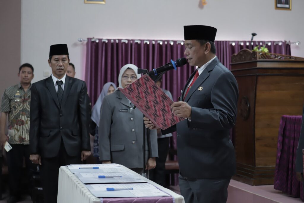 Lantik 56 Pejabat Struktural, Amran Mahmud Tekankan Inovasi dan Kreatifitas