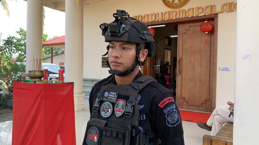 Brimob Bone Kawal Peringatan Tahun Baru Imlek 2575