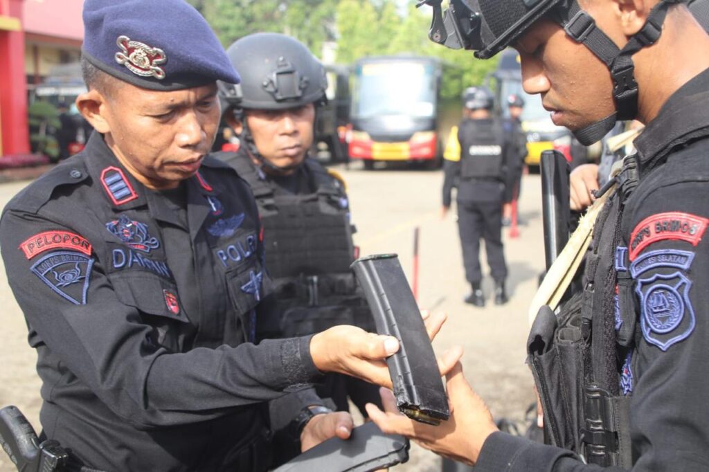 Brimob Bone Gelar Apel Pengecekan Personel dan Perlengkapan, Ini Instruksi Danyon Ichsan