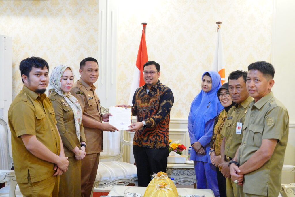 Wakil Ketua DPRD Sulsel Terima Berkas Seleksi Komisi INFORMASI