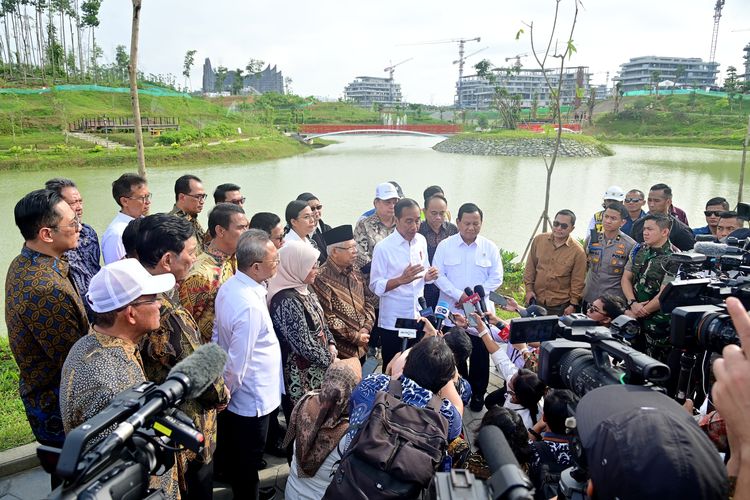 Presiden Jokowi Berikan Keterangan Pers di Kawasan Embung MBH, IKN