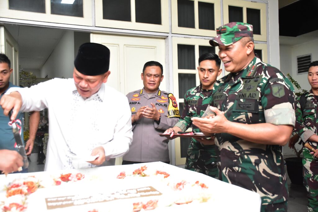 Danrem 132/Tadulako, Brigjen TNI Dody Triwinarto Beri Kejutan Spesial di Ulang Tahun Kapolda Sulawesi Tengah ke-55