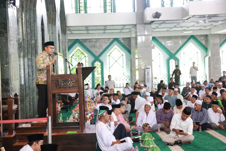Walikota Makassar Janji Anggaran Rp1 Miliar untuk Masjid Al-Markaz
