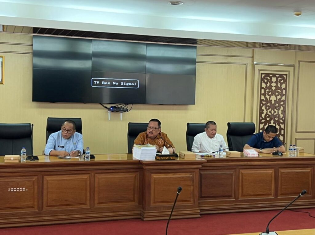 Wakil Ketua DPRD Sulsel Ni’Matullah Erbe Pimpin Rapat Banggar