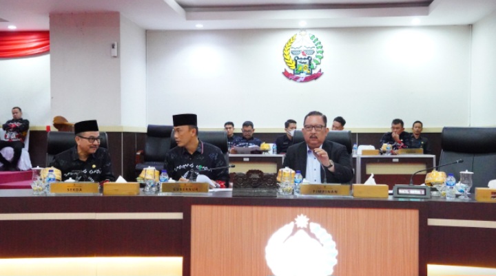 Paripurna Persetujuan Bersama Gubenur Sulsel Bersama DPRD Tentang Ranperda APBD TA 2025
