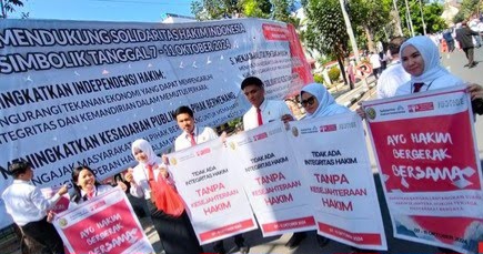 Hakim PN Makassar Demo Tuntut Kesejahteraan