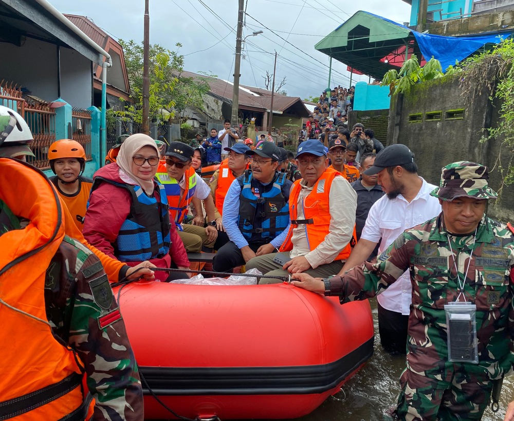 Mensos RI Saifullah Yusuf Pantau Banjir di Makassar