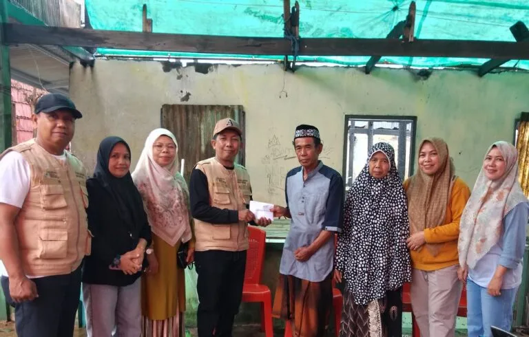Peduli Sesama, Lurah Paccerakkang Salurkan Bantuan Korban Kebakaran