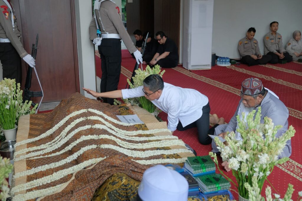 Wakil Bupati Soppeng Selle KS Melayat ke Rumah Duka Eks Wakapolri Komjen Pol (Pur) Syafruddin Kambo