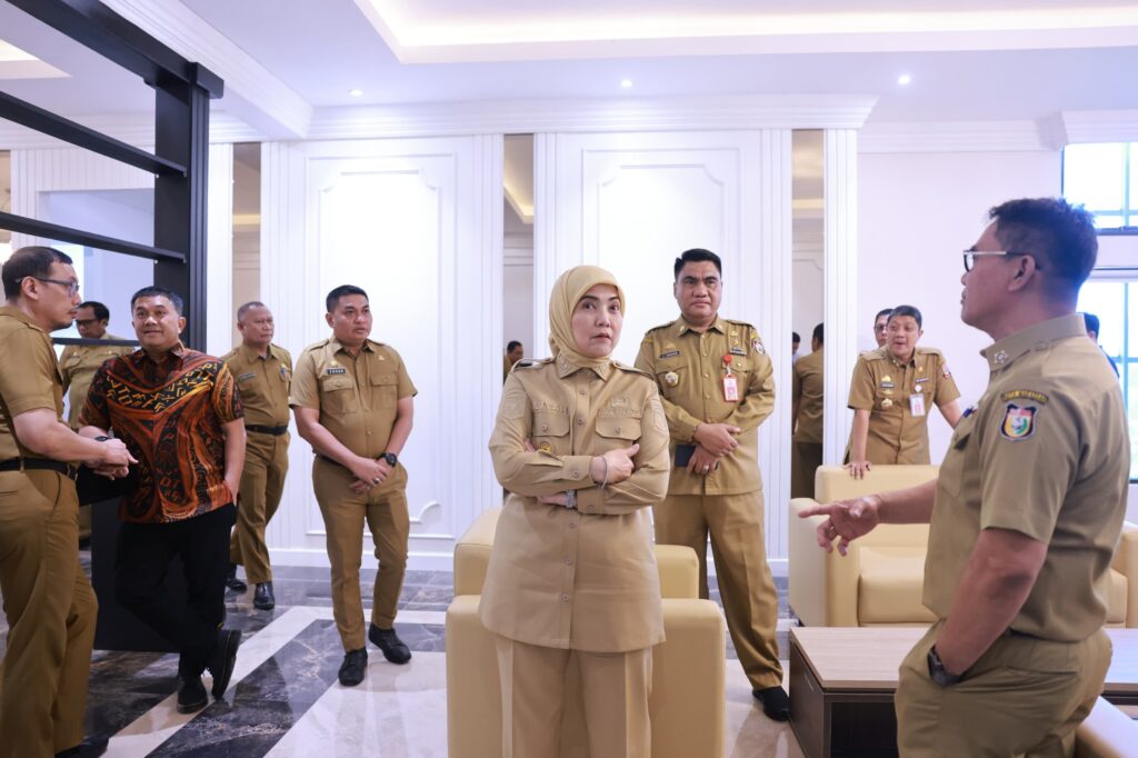 Perdana Berkantor, Aliyah Kunjungi Ruang Kerja dan Sapa Jajaran Pemkot