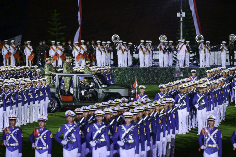 Presiden Prabowo Pimpin Upacara Parade Senja di Akmil Magelang
