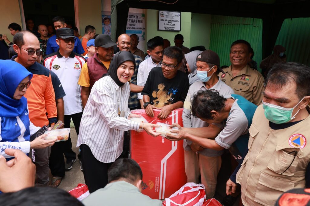 Wakil Walikota Makassar Salurkan Bantuan Bagi Warga Terdampak Kebakaran