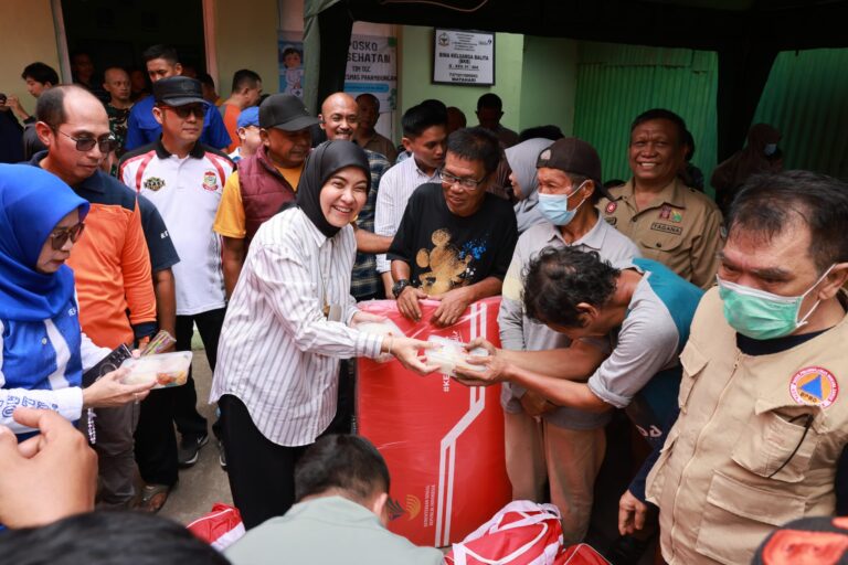 Wakil Walikota Makassar Salurkan Bantuan Bagi Warga Terdampak Kebakaran