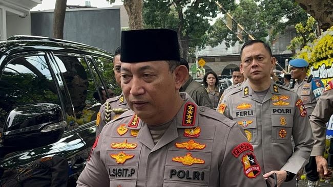 Kapolri Melayat ke Rumah Duka Eks Wakapolri Komjen (Purn) Syafruddin Kambo