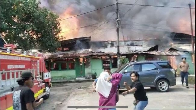 Kebakaran di Asrama TNI Lompobattang