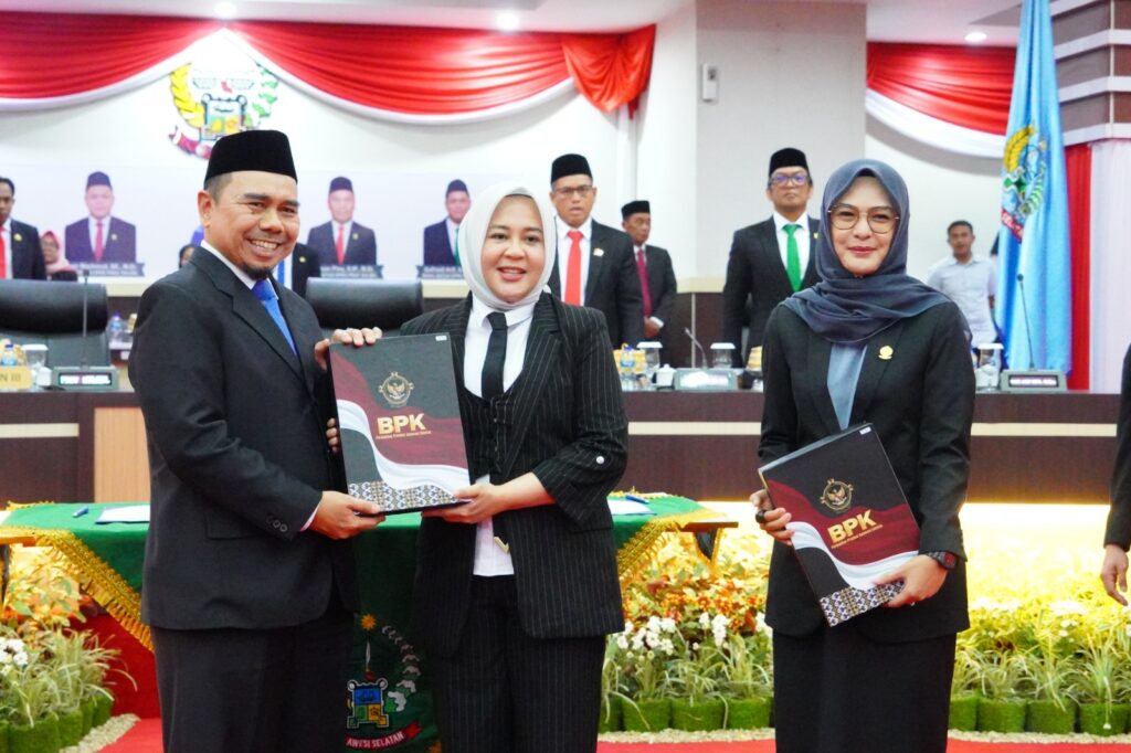 Ketua DPRD Sulsel Pimpin Rapat Paripurna Penyerahan LHP BPK atas LKPD TA 2024