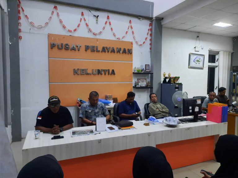 Lurah Untia Mulyadi Setiawan Pimpin Rapat Evaluasi Kinerja RT/RW