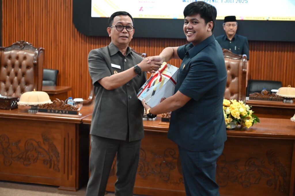 Bupati Soppeng Serahkan Ranperda Pertanggungjawaban Kepada DPRD APBD TA 2024