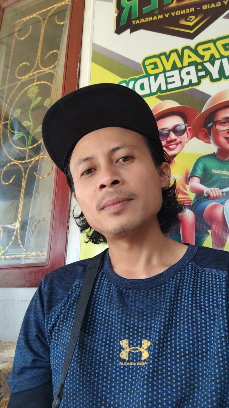 Inilah Sosok Abdul Rahman Agu Penolong Anak yang Viral Saat KM Barcelona 5 Terbakar