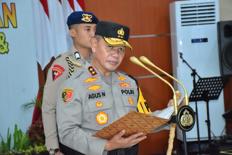 Kapolda Sulteng Pimpin Sertijab Dirsamapta dan Dua Kapolres