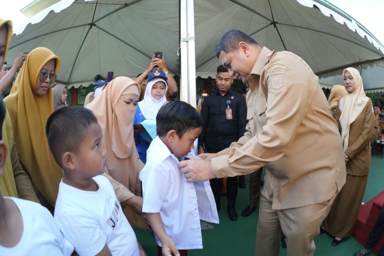 Walikota Makassar Munafri Tegas Larang Jual Beli Seragam di Lingkungan Sekolah