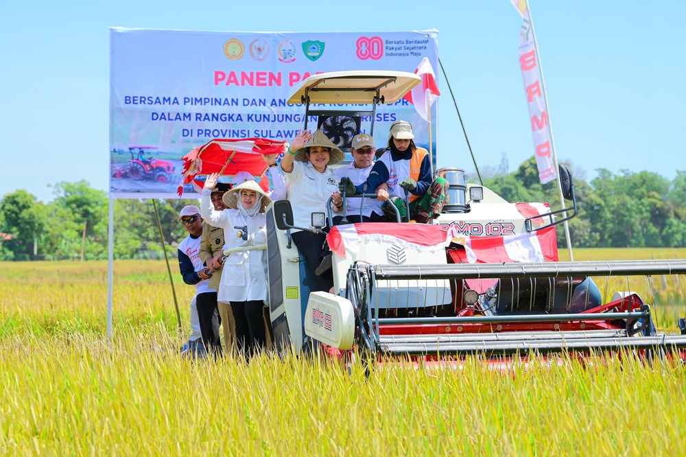 Wagub Sulsel Dampingi Ketua Komisi IV DPR RI Panen Raya di Maros