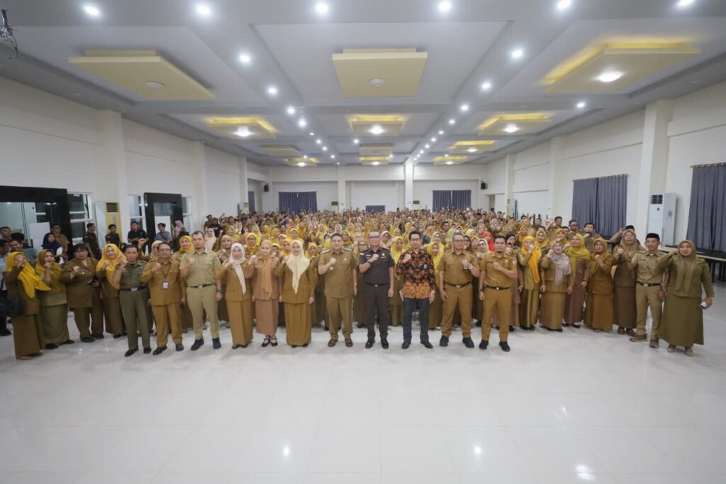 Peringati Kepsek, Munafri : Sekolah Bukan Tempat Bisnis