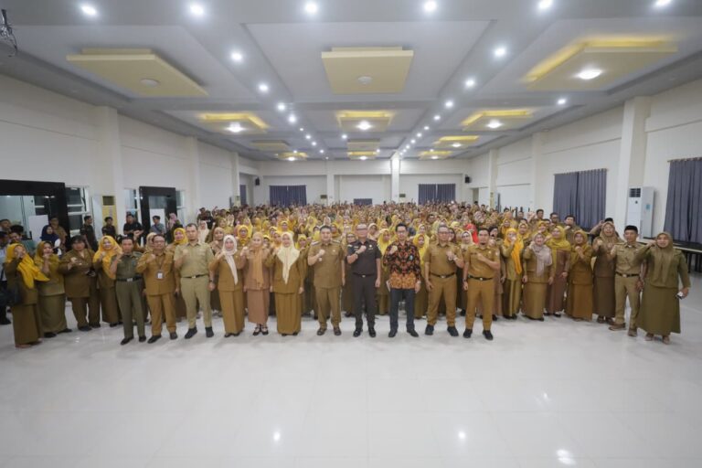 Peringati Kepsek, Munafri : Sekolah Bukan Tempat Bisnis