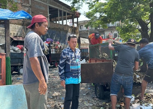 Awali Aktivitas, Camat Biringkanaya Pantau Langsung Kebersihan Wilayah