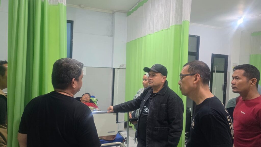 Munafri Jenguk Korban Pembakaran Gedung DPRD Makassar di RS
