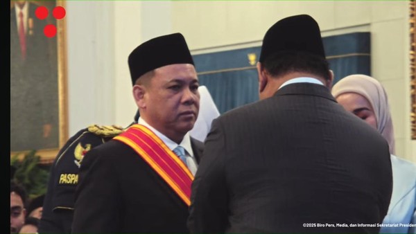 Presiden Prabowo Ganjar Haji Isam Gelar Bintang Mahaputera Utama