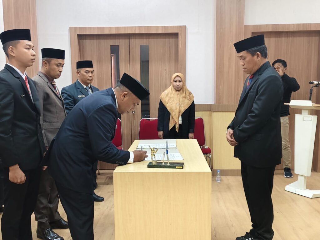 Pj Sekda Soppeng Lantik 13 Pejabat Struktural dan Fungsional