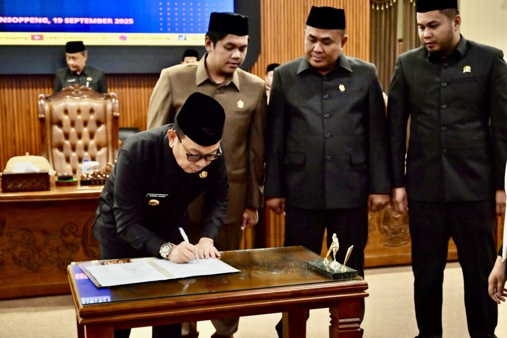 Bupati Soppeng Tandatangani Berita Acara Persetujuan Ranperda Perubahan APBD 2025
