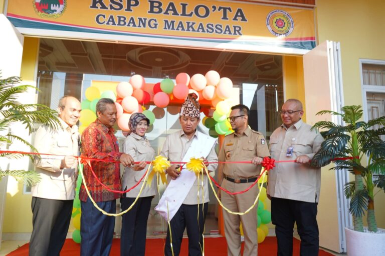 Resmikan Gedung KSP Balo’ta, Sekretaris Kemenkop Didampingi Camat Biringkanaya