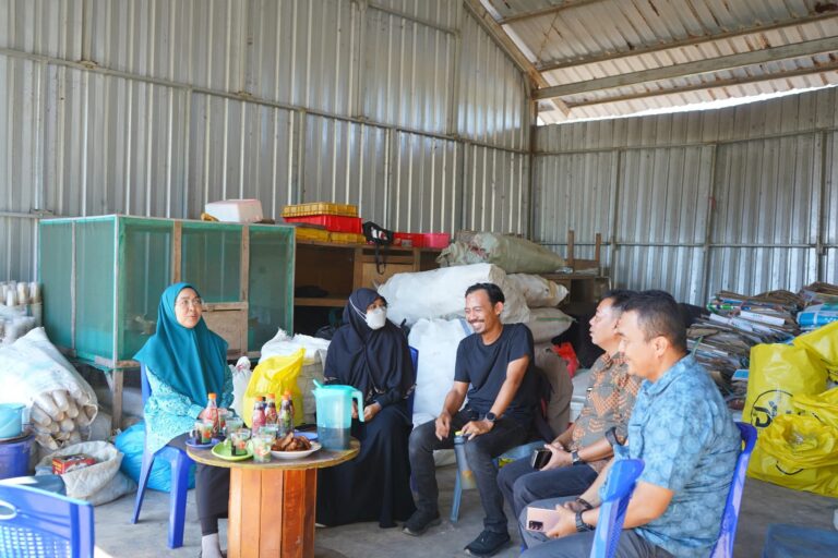 Tinjau TPS3R Untia, Melinda Munafri Didampingi Camat Biringkanaya