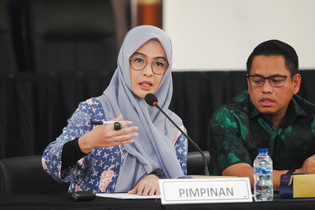 Rapat Maraton, DPRD Provinsi Rapat Banggar Hingga Larut Malam