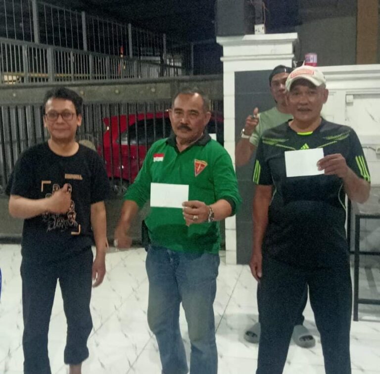 Warkop 77 Paccerakkang Tuan Rumah Pelaksanaan Liga Mini Domino Diikuti 14 Pasang Pemain