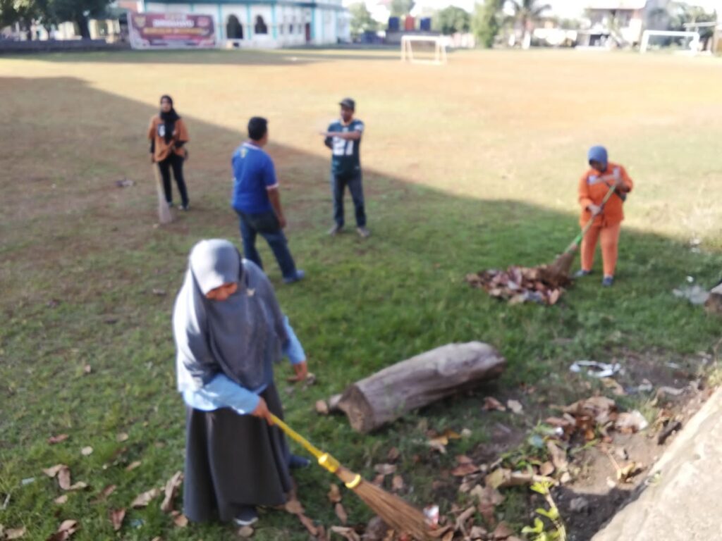 Lurah Berua : Jumat Bersih Sebagai Wujud Cinta Lingkungan