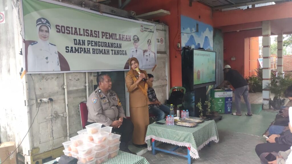 Sosialisasi Pemilahan dan Pengurangan Sampah Rumah Tangga