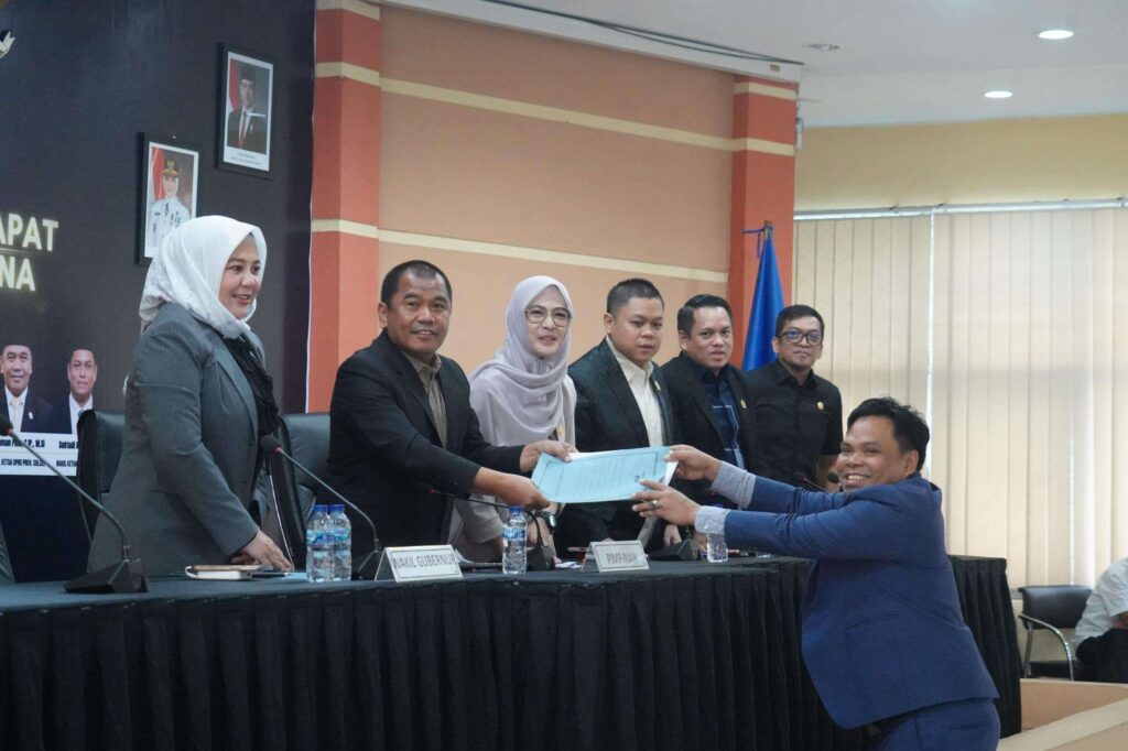 Rahman Pina Pimpin Rapat Paripurna Pandangan Umum Fraksi Tentang Ranperda APBD 2026