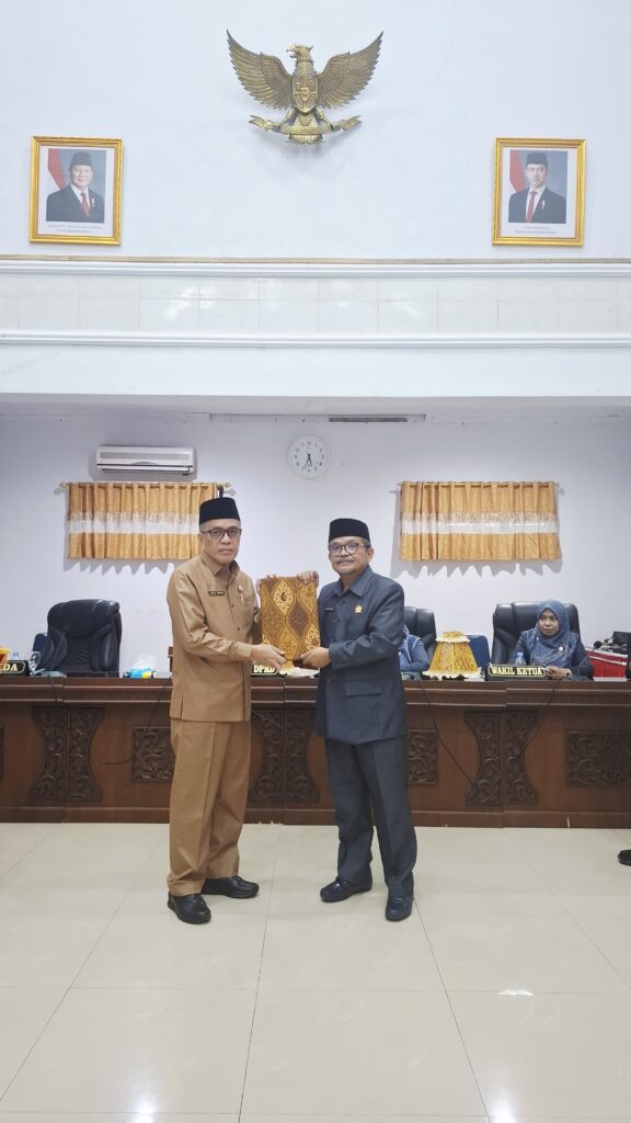 Sekda Bantaeng Sampaikan Pengantar Nota Keuangan APBD 2026 di Rapat Paripurna